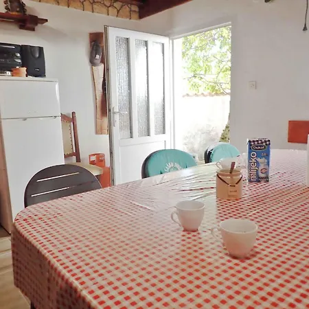 In 38949 Apartment *