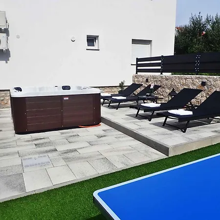 In 38949 Apartamento Maslenica